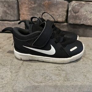 Nike Black Toddler Kids Shoes size 7